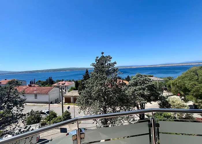 Picturesque Retreat Daire Dramalj
