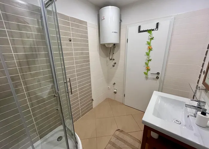 Picturesque Retreat Daire Dramalj