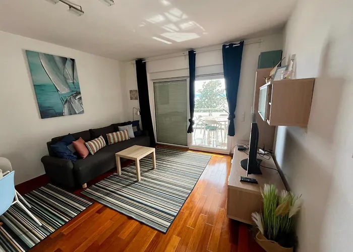 Picturesque Retreat Daire Dramalj